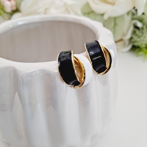 Gold  earrings black white retro minimalist small stud dainty new 💖 2/$30 - Picture 9 of 15